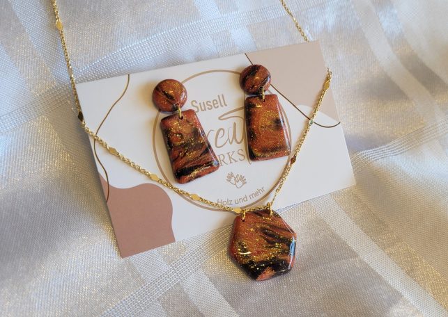 Ohrringe & Kette aus Polymer Clay, Marmoriert, Rot, Schwarz, Gold